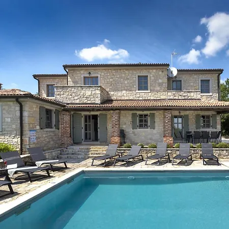 Rustic Luna With Pool In Sveti Lovrec