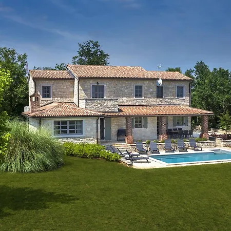 Villa Rustic Luna With Pool In Sveti Lovrec Sveti Lovrec Pazenaticki